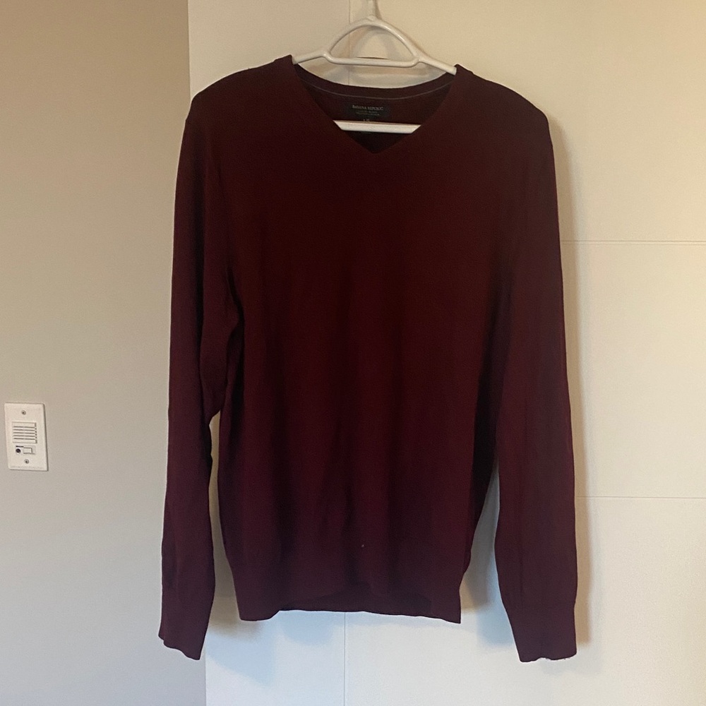 Banana Republic Men's Dark Red V-Neck Sweater